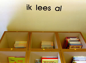 Foto: kinderboekenrek 'ik lees al'.
